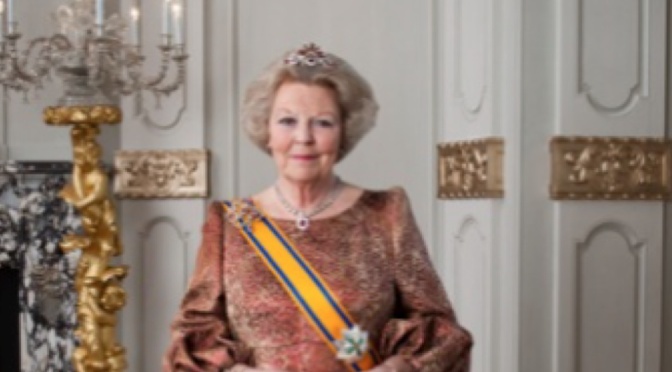 HM Queen Beatrix of the Netherlands Hosts a Gala Dinner at the Rijksmuseum. (VIDEOS)